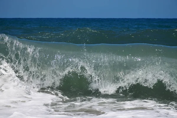 Ondas Mar Quebram Costa Durante Uma Tempestade — Fotografia de Stock