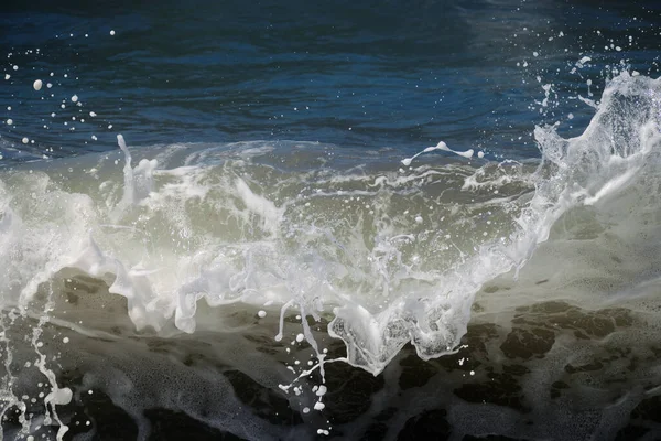 Ondas Mar Quebram Costa Durante Uma Tempestade — Fotografia de Stock