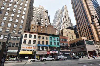 New York City - 28 Ağustos: 28 Ağustos 2017 'de Manhattan' da sokak New York, New York 'ta. Manhattan, New York 'un en yoğun nüfuslu ilçesidir..