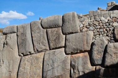 Peru, Cusco 'daki Saksaywaman Kalesi harabeleri. İnka İmparatorluğu 'nun tarihi başkentidir.