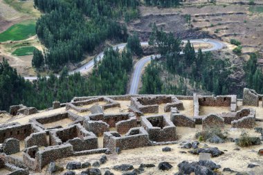 Pisac 'ın şehir sektöründeki İnka yapıları. Pisac İnkalar 'ın Kutsal Vadisi' nde bir Peru köyüdür..