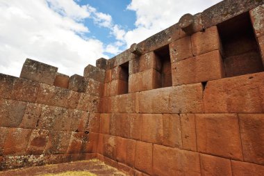 Pisac 'ın şehir sektöründeki İnka yapıları. Pisac İnkalar 'ın Kutsal Vadisi' nde bir Peru köyüdür..