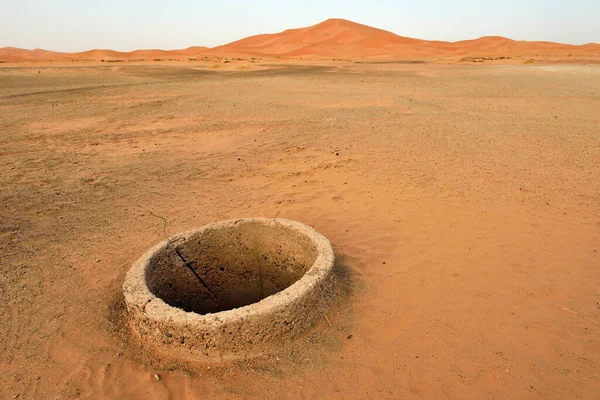 摩洛哥撒哈拉沙漠的老水井 — 图库照片