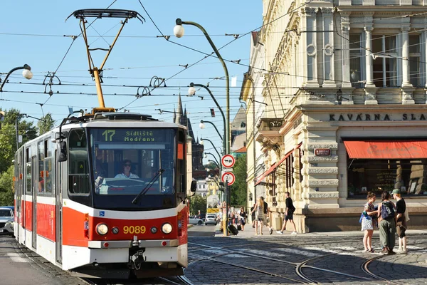 Praga Agosto 2016 Tranvía Rojo Agosto 2016 Praga República Checa — Foto de Stock