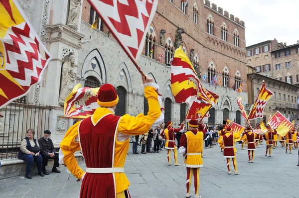 Siena Italy April Contrada Valdimontone Valley Ram Parade Streets Siena — Stock Photo, Image