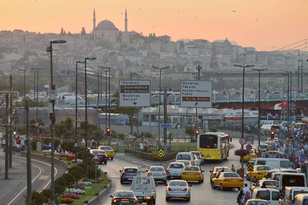 Stanbul Ağustos 2013 Stanbul Türkiye Cadde Trafiği Stanbul Türkiye Nin — Stok fotoğraf