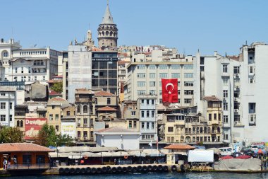 İstanbul - 08 Ağustos 2013: İstanbul, Türkiye 'de yaşayan evler. İstanbul Türkiye 'nin büyük bir kentidir.