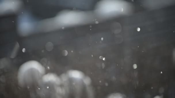 Schneeflocken Fallen Winter Mit Bokeh Schneeflocken Flattern Gegen Die Sonne — Stockvideo