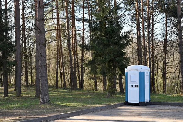 Baño Público Parque Ciudad Cabina Bio Portátil Biotoilet Zona Recreo —  Fotos de Stock