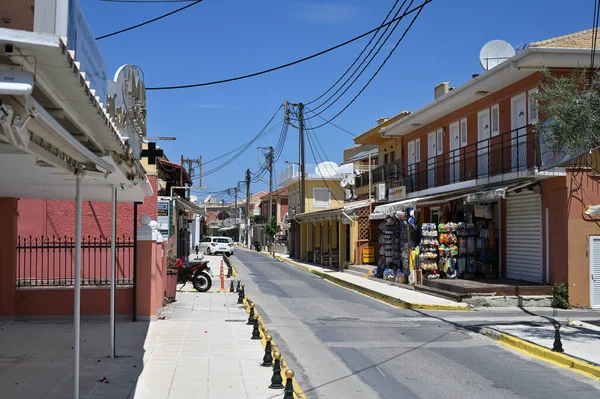 Korfu Adası, Sidari, 13 Haziran: 13 Haziran 2021 'de Yunanistan' ın Korfu Adası Sidari kentindeki tecrit (COVID-19 salgını) sırasında boş sokak.