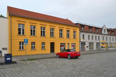 Luckenwalde, 13 Temmuz 2021 'de Luckenwalde, Almanya' da eski bir şehrin mimarisi. Luckenwalde, Almanya 'nın Brandenburg eyaletinde yer alan bir şehirdir.