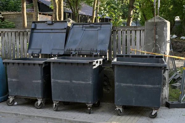 Large Garbage Containers Trash Dumpsters Standing Row City Street — Stock Photo, Image