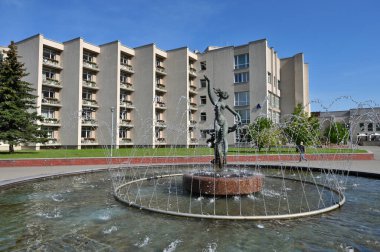 Birstonas, Litvanya - 11 Eylül 2021: Kasaba merkezinin mimarisi. Birstonas, Litvanya 'da bir balneoloji merkezi ve spa kasabasıdır.