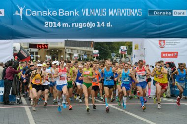 başlangıç vilnius Maratonu koşucuları 