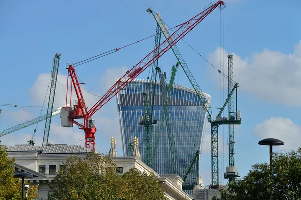 Baustelle mit Kränen, London — Stockfoto