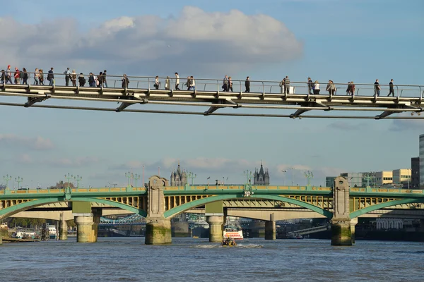 Millennium Footbridge — Stockfoto