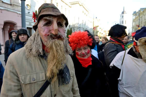 Povos em máscaras tradicionais — Fotografia de Stock