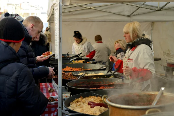 La gente comercia comida —  Fotos de Stock