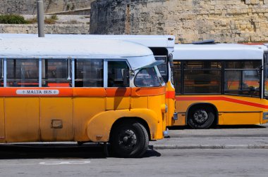 Efsanevi ve ikonik Malta halk otobüsleri