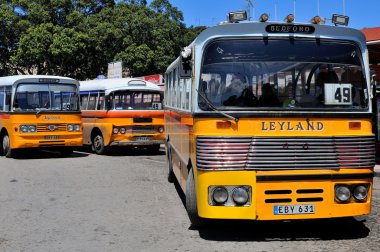 Efsanevi ve ikonik Malta halk otobüsleri