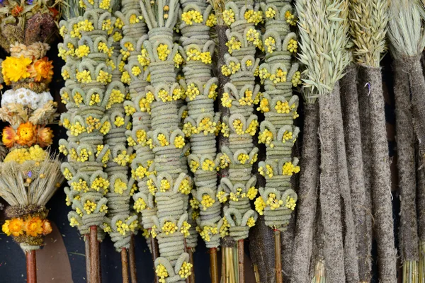 Bouquets de palmeiras lituanas tradicionais no Domingo de Ramos — Fotografia de Stock