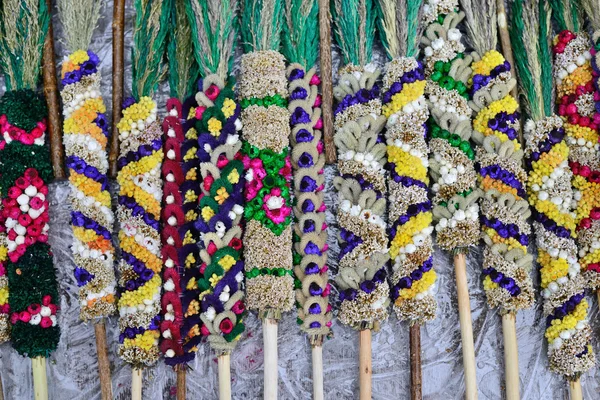 Bouquets de palmiers traditionnels lithuaniens le dimanche des Rameaux — Photo