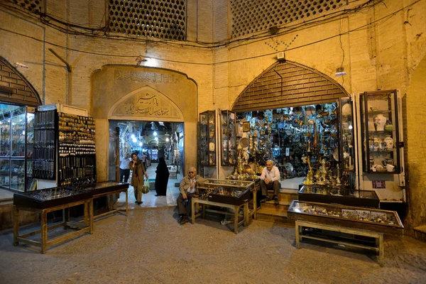 Şiraz, İran'ın Market (Vakil Bazaar) insanlarda — Stok fotoğraf