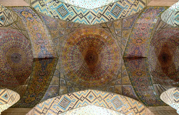 Interior de la mezquita Nasir al-Mulk en Shiraz, Irán —  Fotos de Stock
