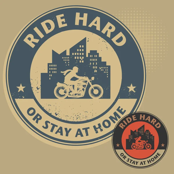 Biker timbre ou une étiquette avec le texte Ride Hard ou rester à la maison — Image vectorielle
