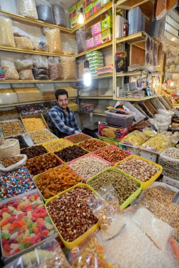 Geleneksel İran yemekleri ve Pazar Isfahan, İran'ın içinde baharatlar