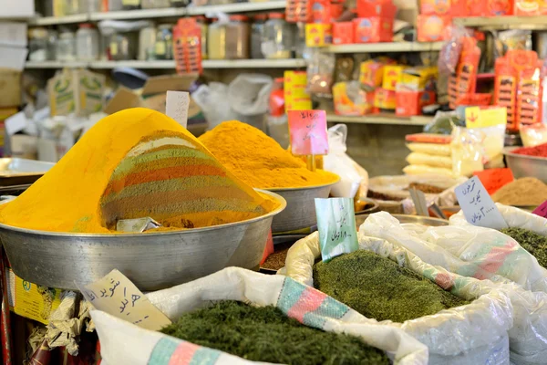 Alimentos y especias iraníes en el mercado — Foto de Stock