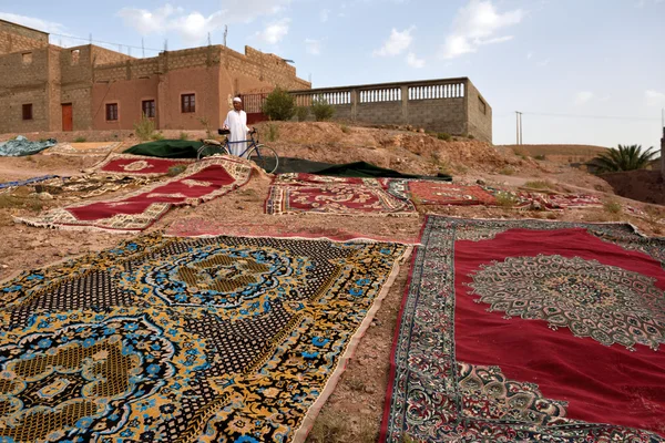 Traditional berber carpets drying in open air — Stockfoto