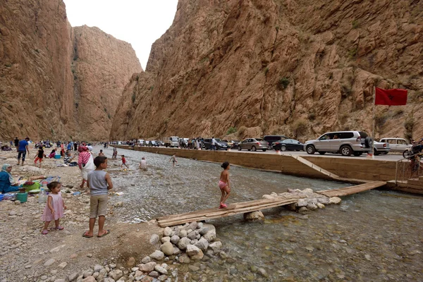 People in a canyon in Morocco — Stockfoto