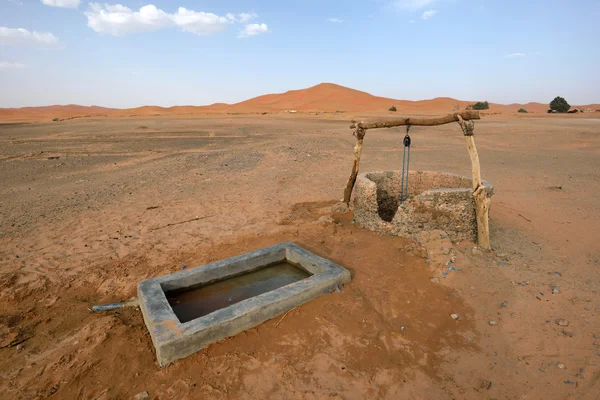 Колодец в пустыне Сахара, Марокко — стоковое фото