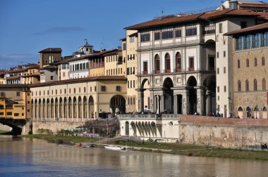 Floransa, İtalya - 25 Aralık 2024: Eski Floransa, İtalya, eski bina ve kiliselerin mimarisi.