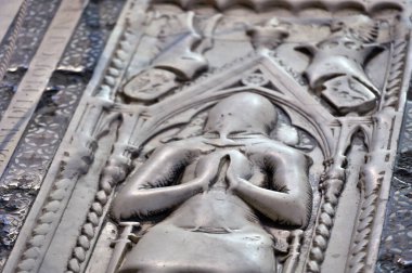 Floransa, İtalya - 27 Aralık 2024: Floransa, İtalya 'daki Santa Croce Bazilikası' nda antik zemin süslemesi