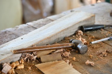 Marangozluk aletleri tezgahta, Umman.