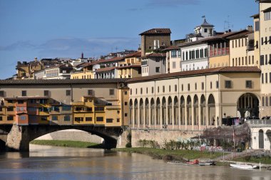 Floransa, İtalya - 25 Aralık 2024: Eski Floransa, İtalya, eski bina ve kiliselerin mimarisi.