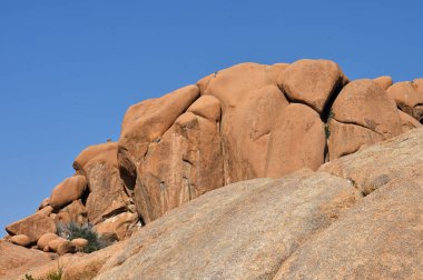 Namibya 'daki dağlar. Namibya, Afrika 'da Spitzkoppe kaya oluşumları