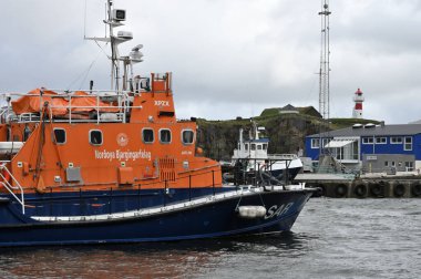 Thorshavn, Faroe Adaları, Danimarka - 15 Ağustos 2024: Arun sınıfı cankurtaran botu Thorshavn limanı, Faroe Adaları, Danimarka