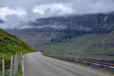 Faroe Adaları, Danimarka 'da ıssız bir yol.