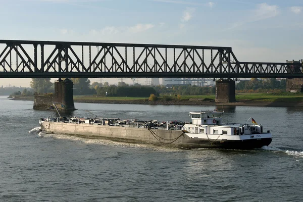 Barge sur le Rhin — Photo