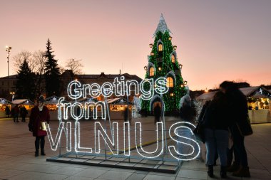 Vilnius Noel ağacı gece görünümü