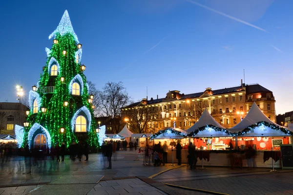 圣诞树在维尔纽斯的夜景 — 图库照片