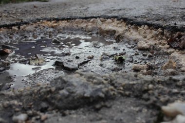 Ara sokaktaki bir ot deliğinin alçak açısını kapat.