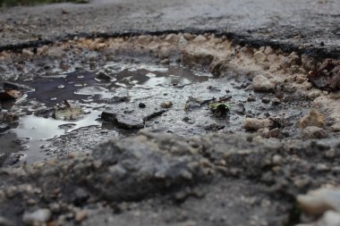 Ara sokaktaki bir esrar deliğini kapat.