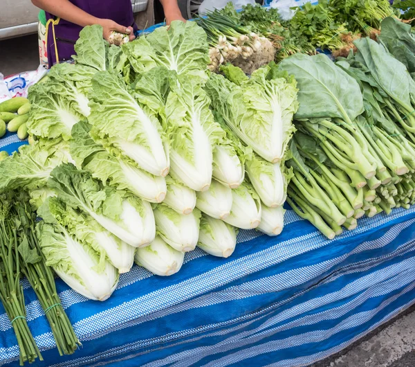 Barraca de legumes no mercado — Fotografia de Stock