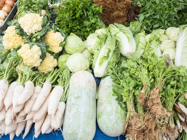 Épicerie de légumes sur le marché Photo De Stock