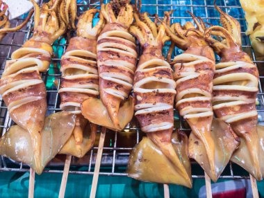 Satılık ızgara kalamar