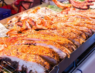 kavrulmuş domuz eti